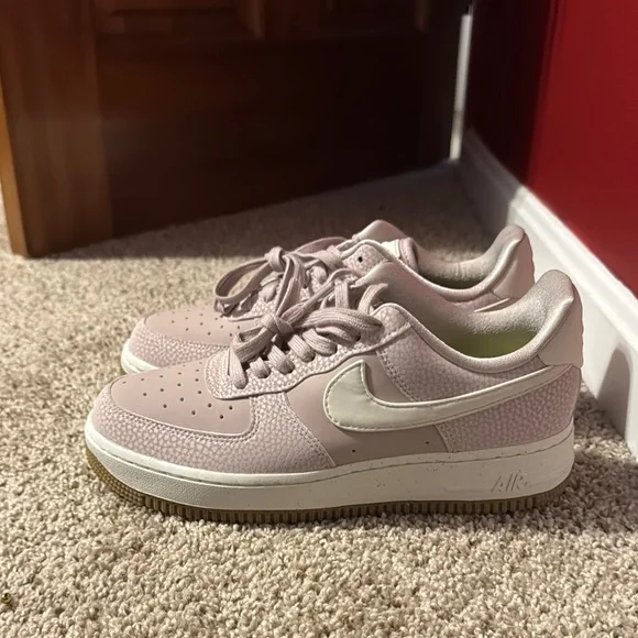Nike Pink and White Sneakers Air Force 1 - Picture 1 of 4